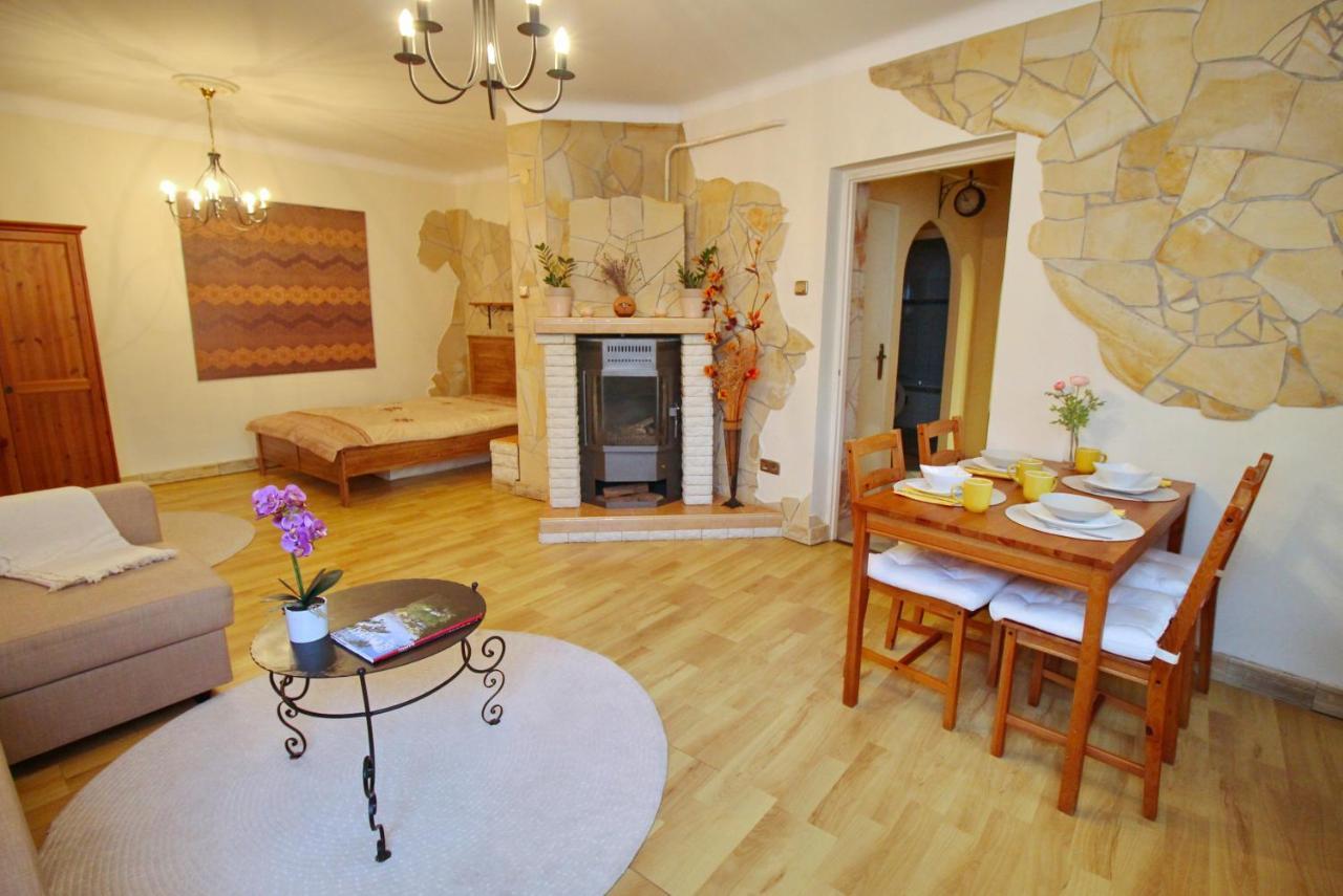Cosy Castle Apartment Budapeste Exterior foto