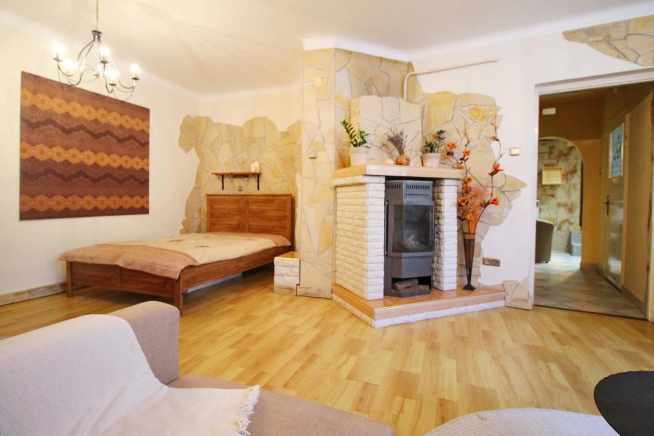 Cosy Castle Apartment Budapeste Exterior foto