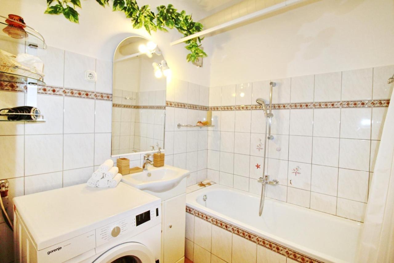 Cosy Castle Apartment Budapeste Exterior foto