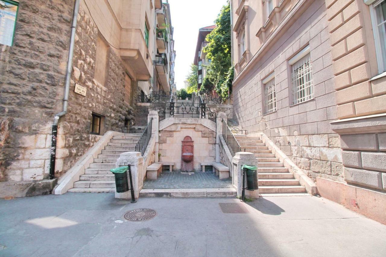 Cosy Castle Apartment Budapeste Exterior foto