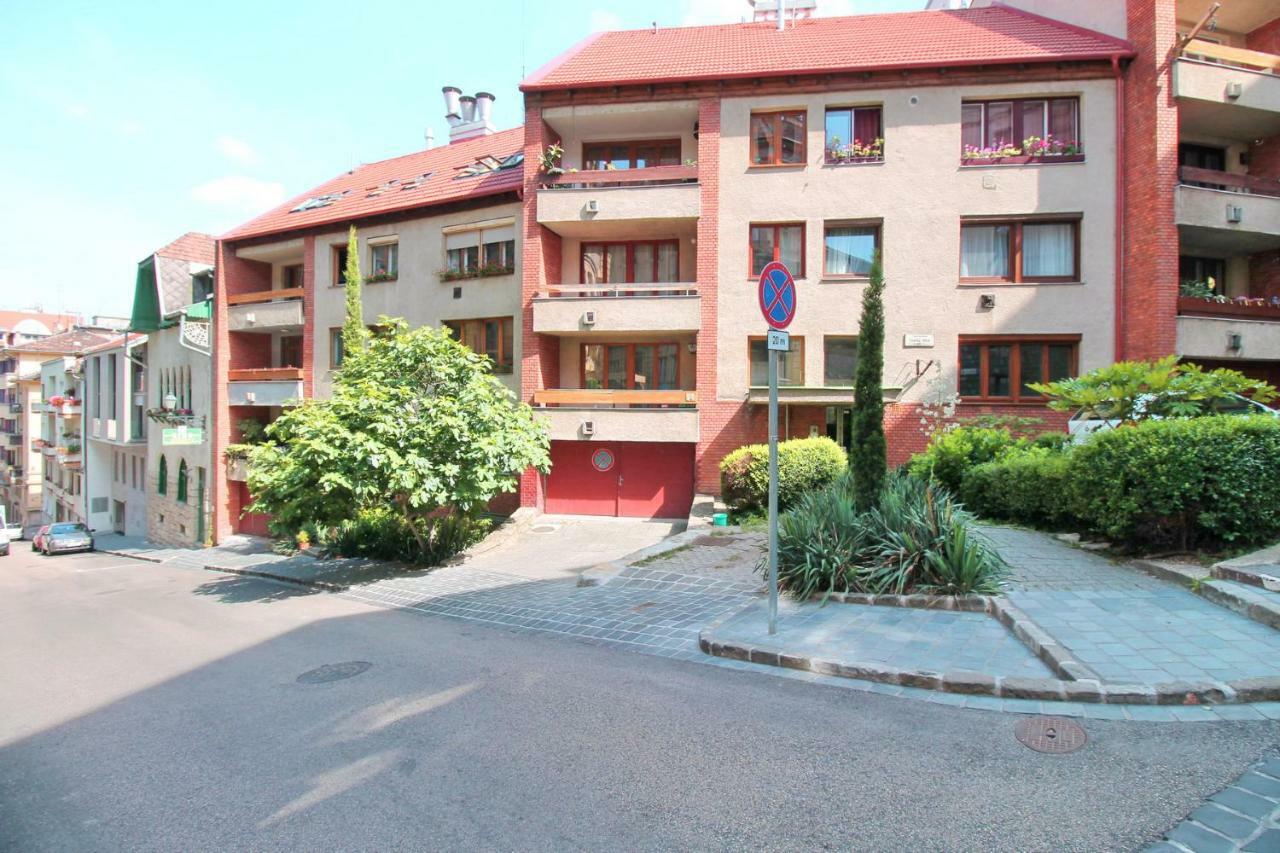 Cosy Castle Apartment Budapeste Exterior foto